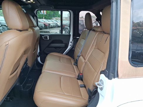 Used 2022 Jeep Wrangler Unlimited Sahara w/ Cold Weather Group image 10