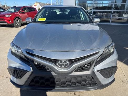 Used 2023 Toyota Camry SE image 2