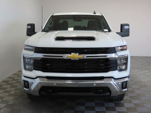 Used 2025 Chevrolet Silverado 2500 LT w/ Safety Package AWD/4WD image 2