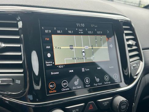 Used 2021 Jeep Grand Cherokee Laredo X AWD/4WD image 21