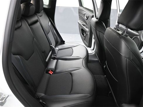 New 2026 Jeep Compass Latitude image 22