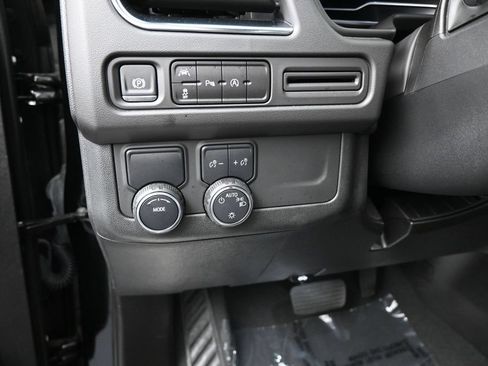 Used 2024 Chevrolet Tahoe LT RWD image 12