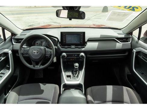 Used 2019 Toyota RAV4 LE AWD/4WD image 31