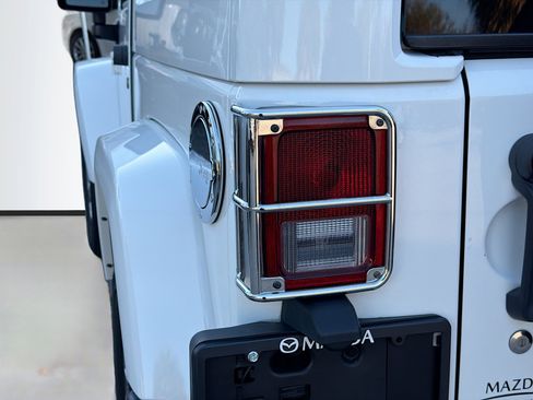 Used 2017 Jeep Wrangler Sahara w/ Mopar Chrome Edition Group image 10