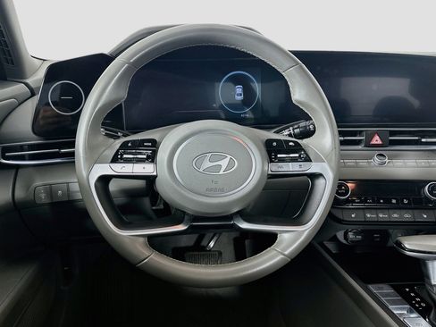 Used 2025 Hyundai Elantra SEL FWD image 18
