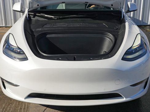 Used 2021 Tesla Model Y Long Range image 8
