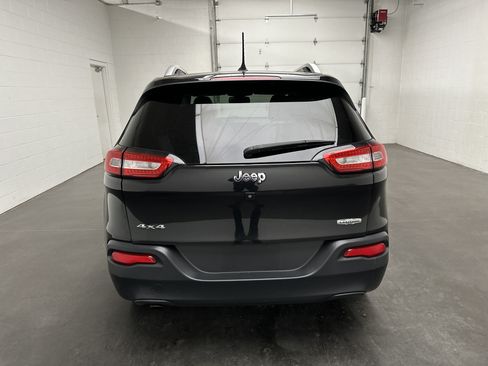Used 2015 Jeep Cherokee Latitude w/ Cold Weather Group AWD/4WD image 7