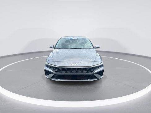 Used 2025 Hyundai Elantra Limited FWD image 3