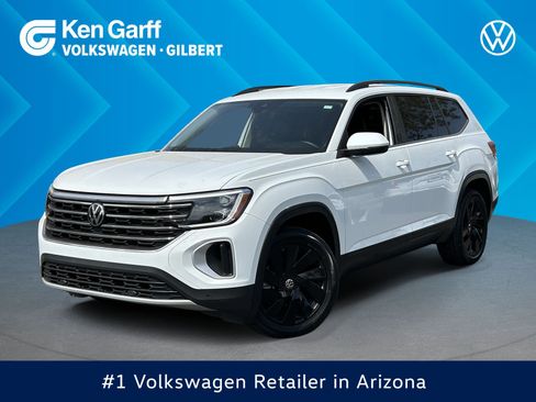 Used 2024 Volkswagen Atlas SE FWD image 1