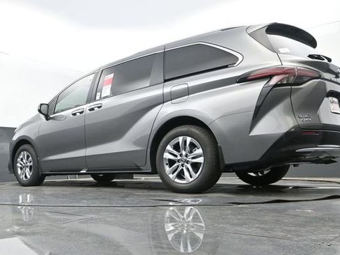 New 2026 Toyota Sienna Limited FWD image 26