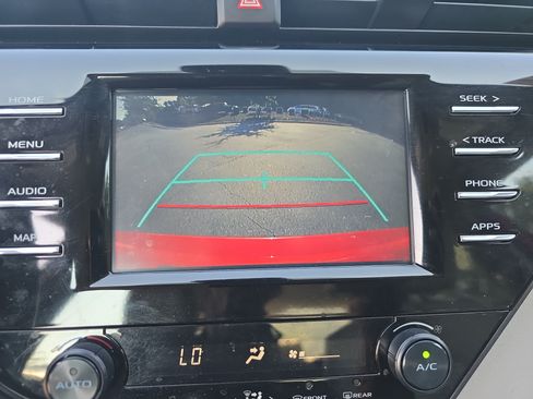 Used 2019 Toyota Camry SE FWD image 23
