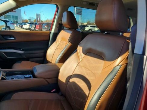 Used 2023 Nissan Pathfinder Platinum w/ Cargo Package image 24