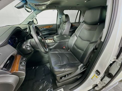 Used 2018 Cadillac Escalade 4WD image 25