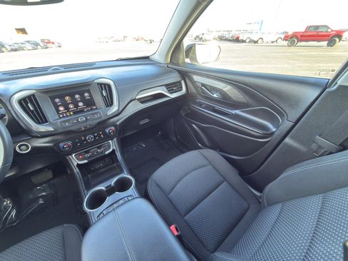 Used 2023 GMC Terrain SLE w/ Driver Convenience Package image 31