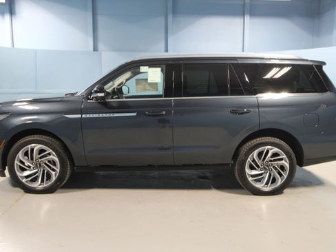 New 2025 Lincoln Navigator Reserve AWD/4WD image 33