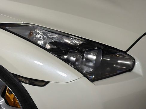 Used 2009 Nissan GT-R Premium AWD/4WD image 9