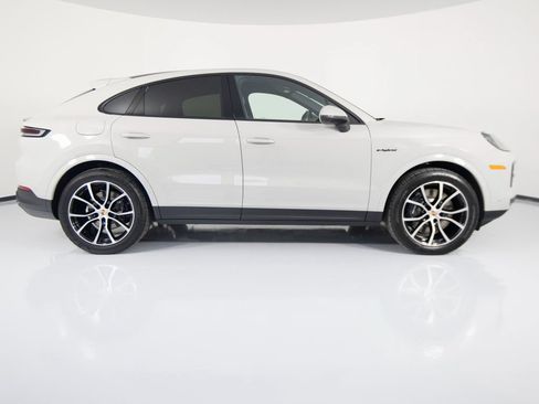 Certified 2026 Porsche Cayenne E-Hybrid Coupe AWD/4WD image 8