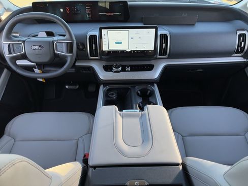 New 2025 Ford Expedition Active image 34