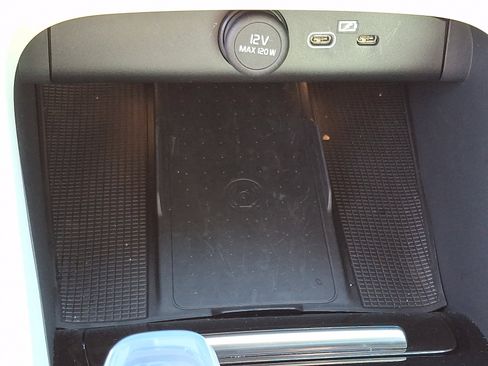 Used 2024 Volvo XC40 B5 Plus w/ Climate Package image 26