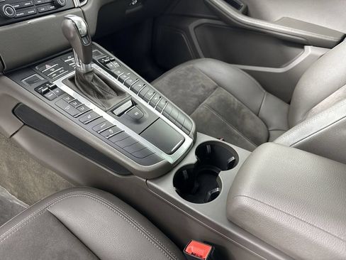 Used 2017 Porsche Macan AWD/4WD image 31