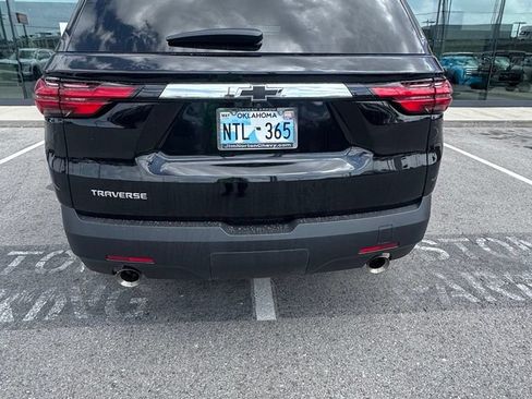 Used 2023 Chevrolet Traverse LS w/ Safety Package FWD image 4