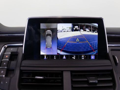 Used 2024 Chevrolet Suburban Z71 w/ Luxury Package image 35