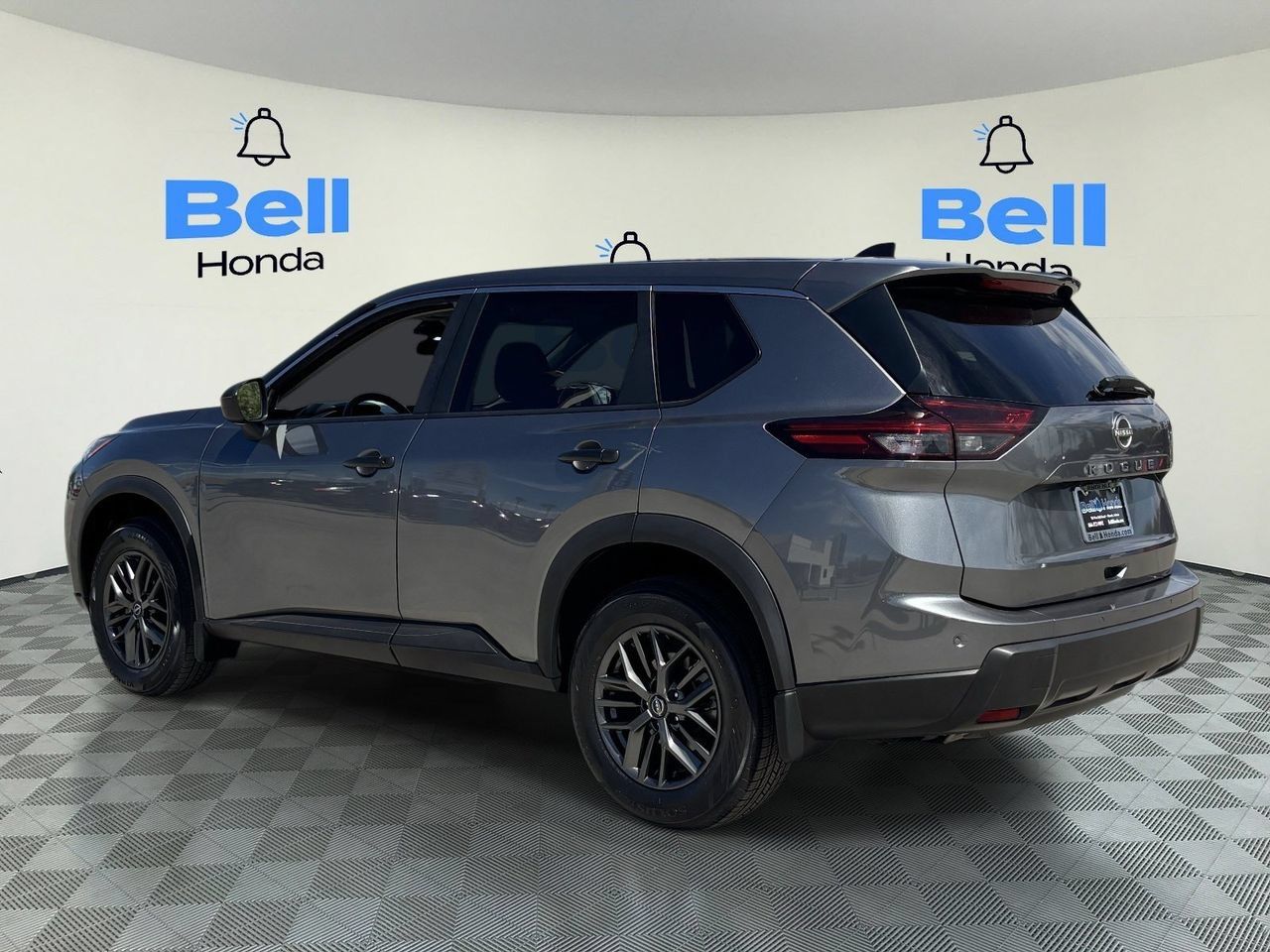 Used 2024 Nissan Rogue S FWD image 3