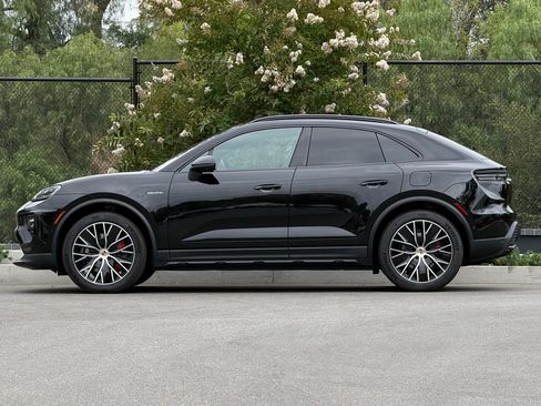 Used 2025 Porsche Macan 4S Electric AWD/4WD image 2