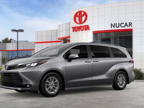 New 2026 Toyota Sienna XLE image 2