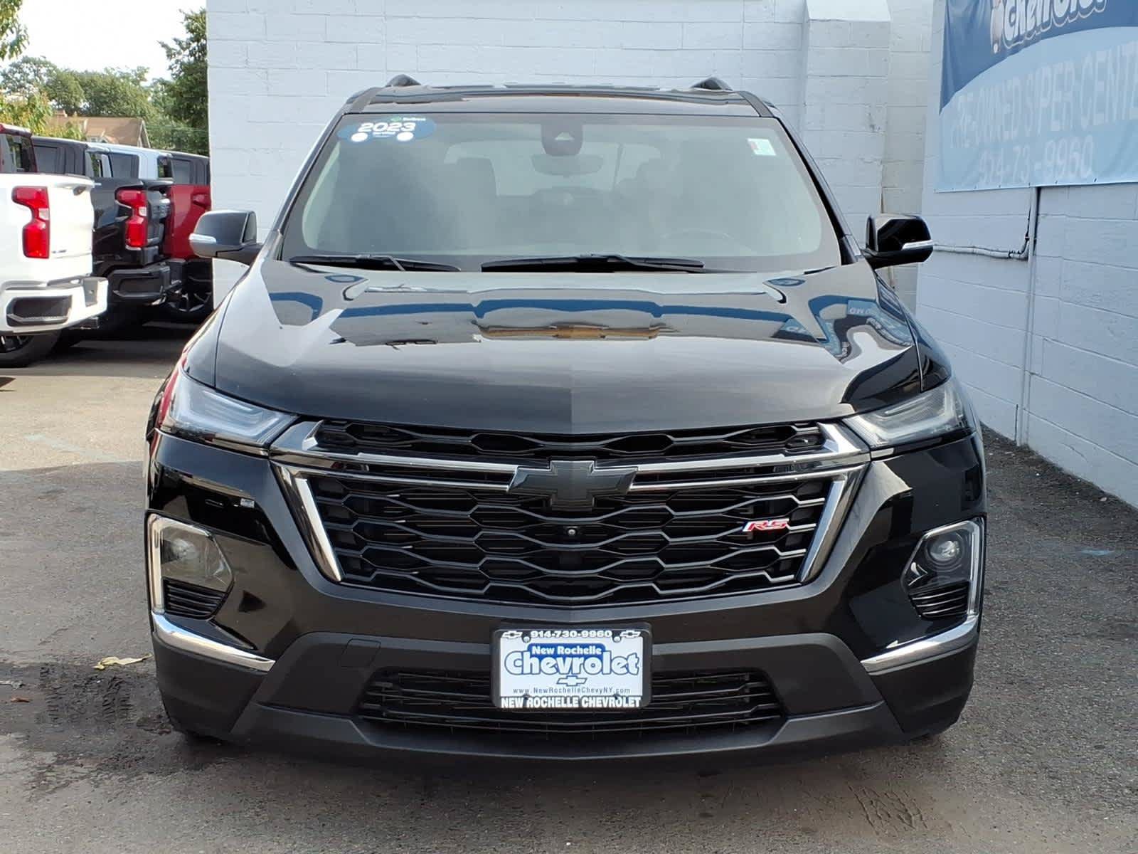 Used 2023 Chevrolet Traverse RS AWD/4WD image 2