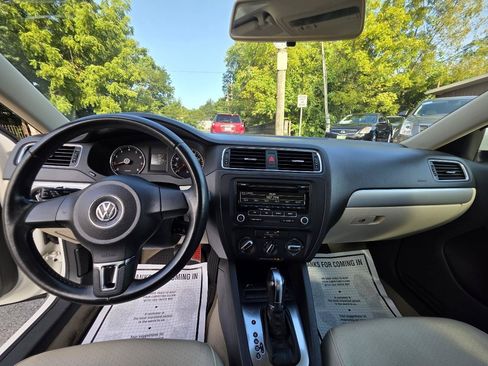 Used 2013 Volkswagen Jetta SE FWD image 15