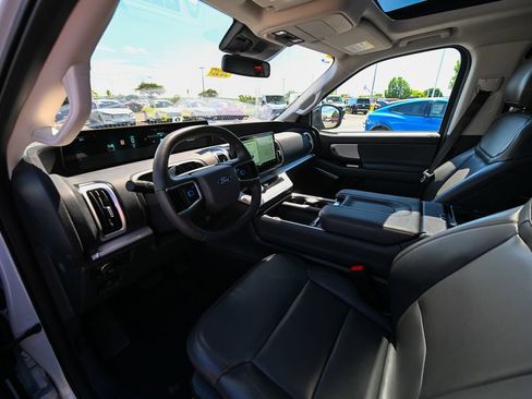 Used 2025 Ford Expedition Active AWD/4WD image 19