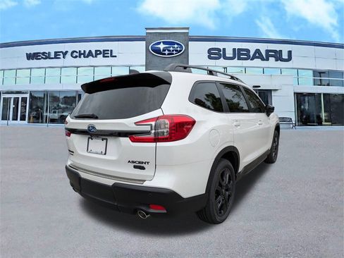 Used 2025 Subaru Ascent Onyx Edition image 4