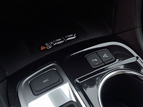 Used 2023 Chevrolet Equinox Premier image 24