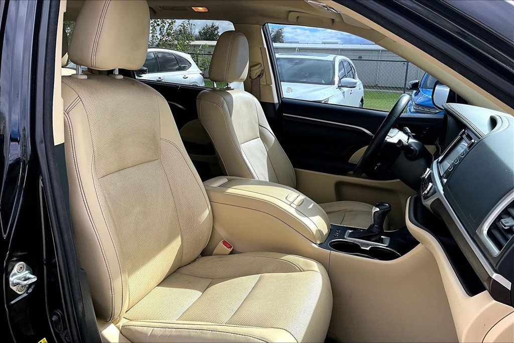 Used 2015 Toyota Highlander Limited Platinum AWD/4WD image 9