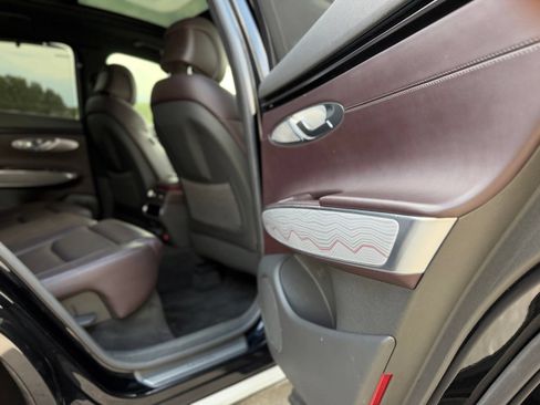 Used 2022 Genesis GV70 2.5T w/ Advanced Package AWD/4WD image 25