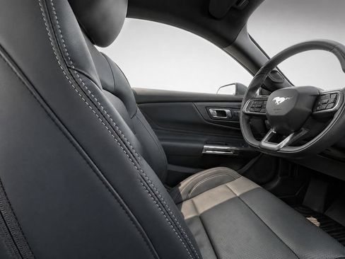 Used 2025 Ford Mustang GT Premium RWD image 11