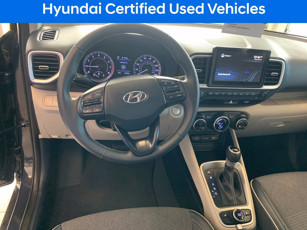 Certified 2022 Hyundai Venue Limited FWD image 4