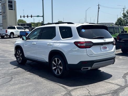 Certified 2024 Honda Pilot Touring image 9