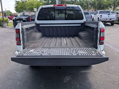 Used 2024 Nissan Frontier SV w/ SV Convenience Package RWD image 14