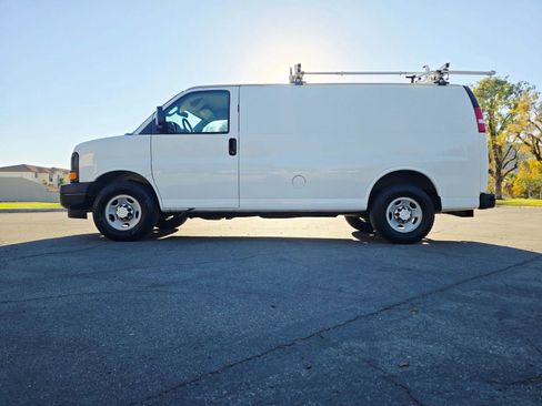 Used 2017 Chevrolet Express 2500 image 5