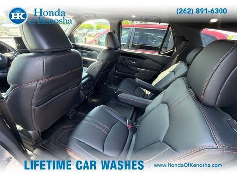 Used 2025 Honda Pilot TrailSport image 10