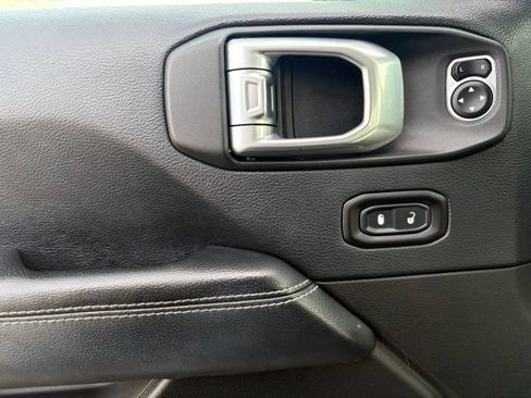 Used 2018 Jeep Wrangler Unlimited Sahara AWD/4WD image 22