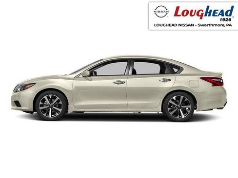 Used 2017 Nissan Altima 2.5 SR w/ Midnight Edition Package FWD image 1