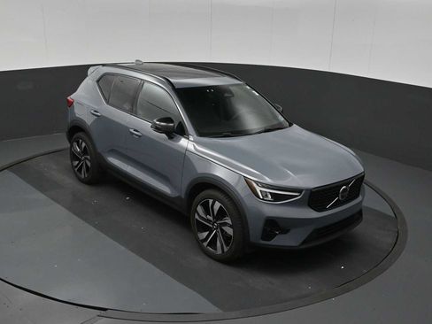 Used 2023 Volvo XC40 B5 Plus w/ Driver Assist Package AWD/4WD image 34