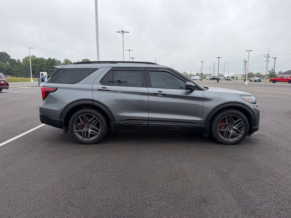 Used 2025 Ford Explorer ST AWD/4WD image 5