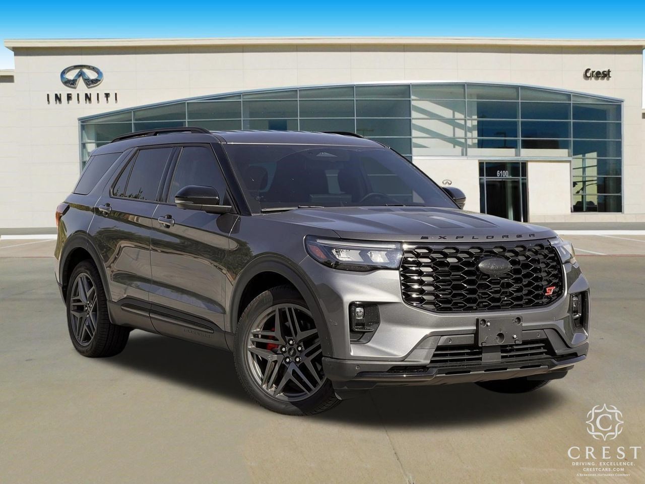 Used 2025 Ford Explorer ST AWD/4WD image 2