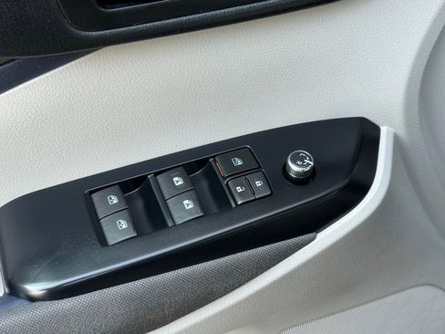 Used 2018 Toyota Highlander LE image 13