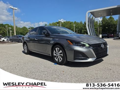 Certified 2025 Nissan Altima 2.5 S FWD image 1