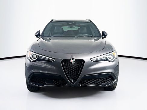 Used 2023 Alfa Romeo Stelvio Sprint image 2
